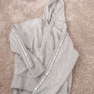 american eagle sweatshirt!